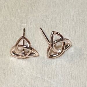 Elegant Rose Gold Knot Body Jewelry